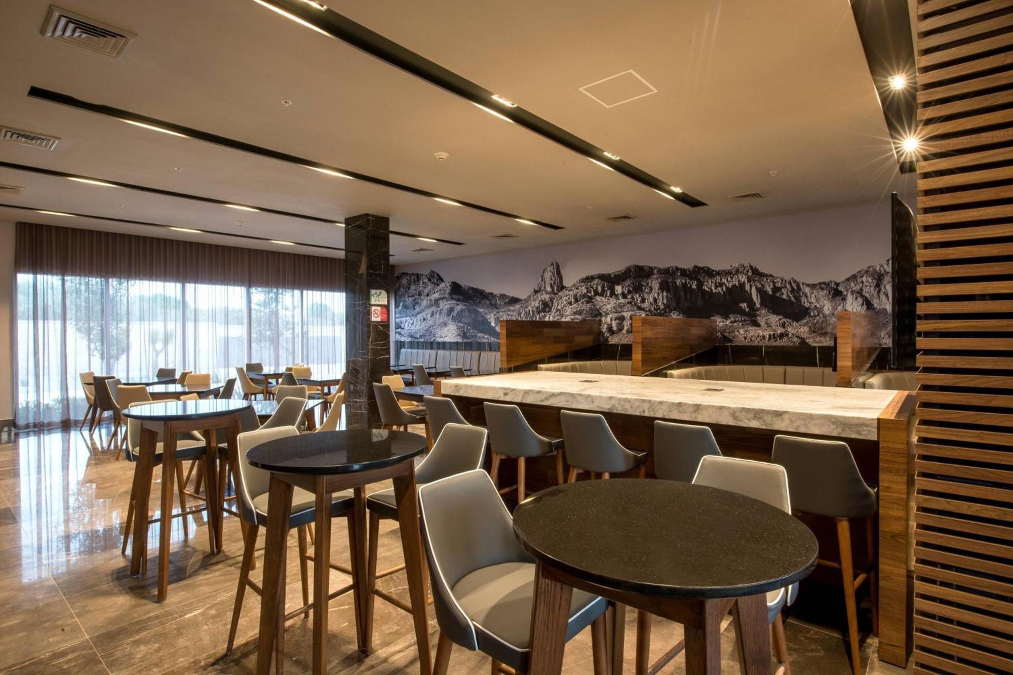 Courtyard by Marriott San Luis Potosi, Los Lagos Exterior foto