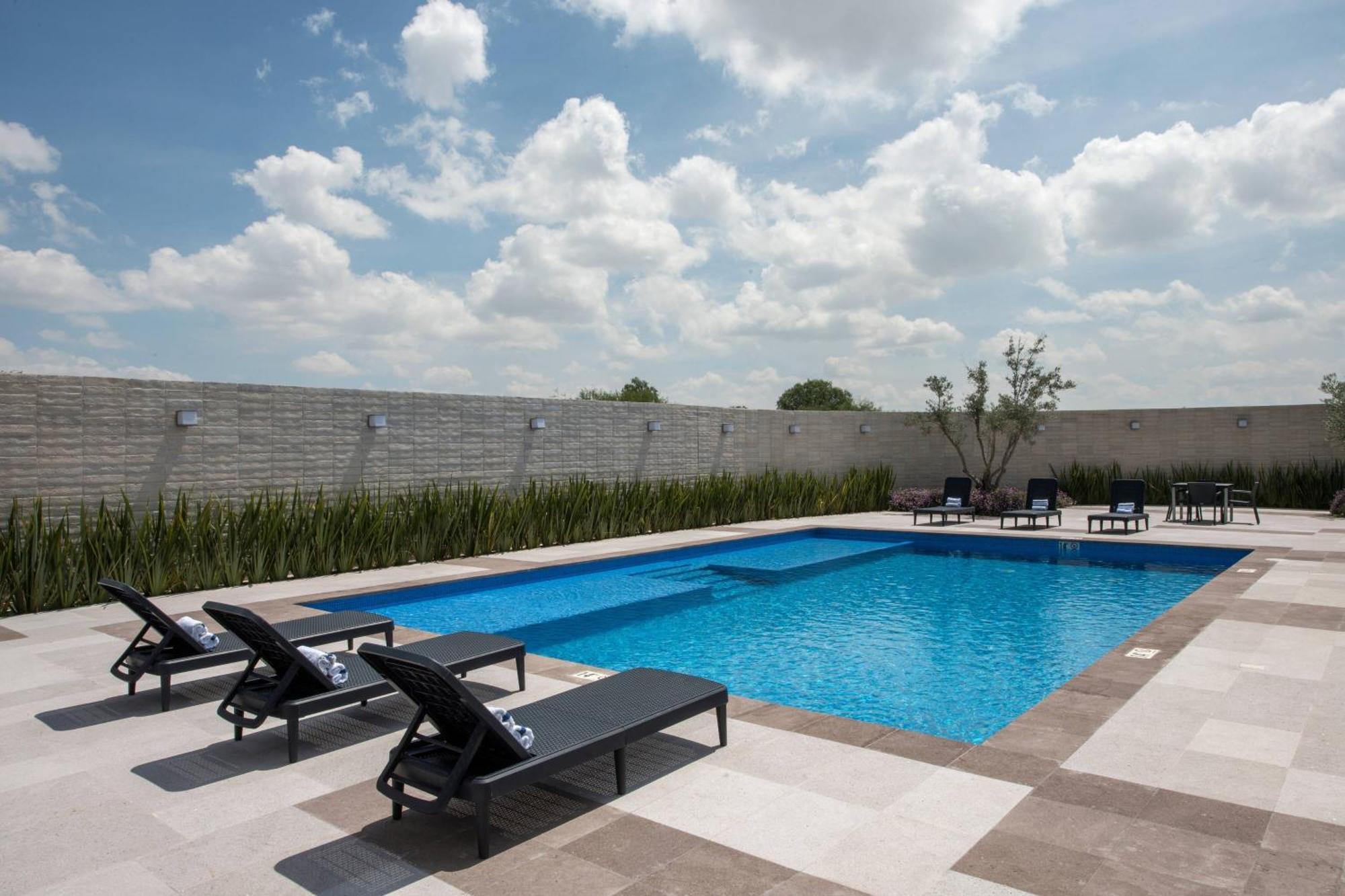 Courtyard by Marriott San Luis Potosi, Los Lagos Exterior foto
