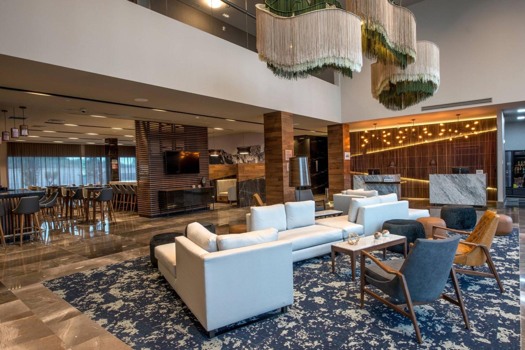 Courtyard by Marriott San Luis Potosi, Los Lagos Exterior foto