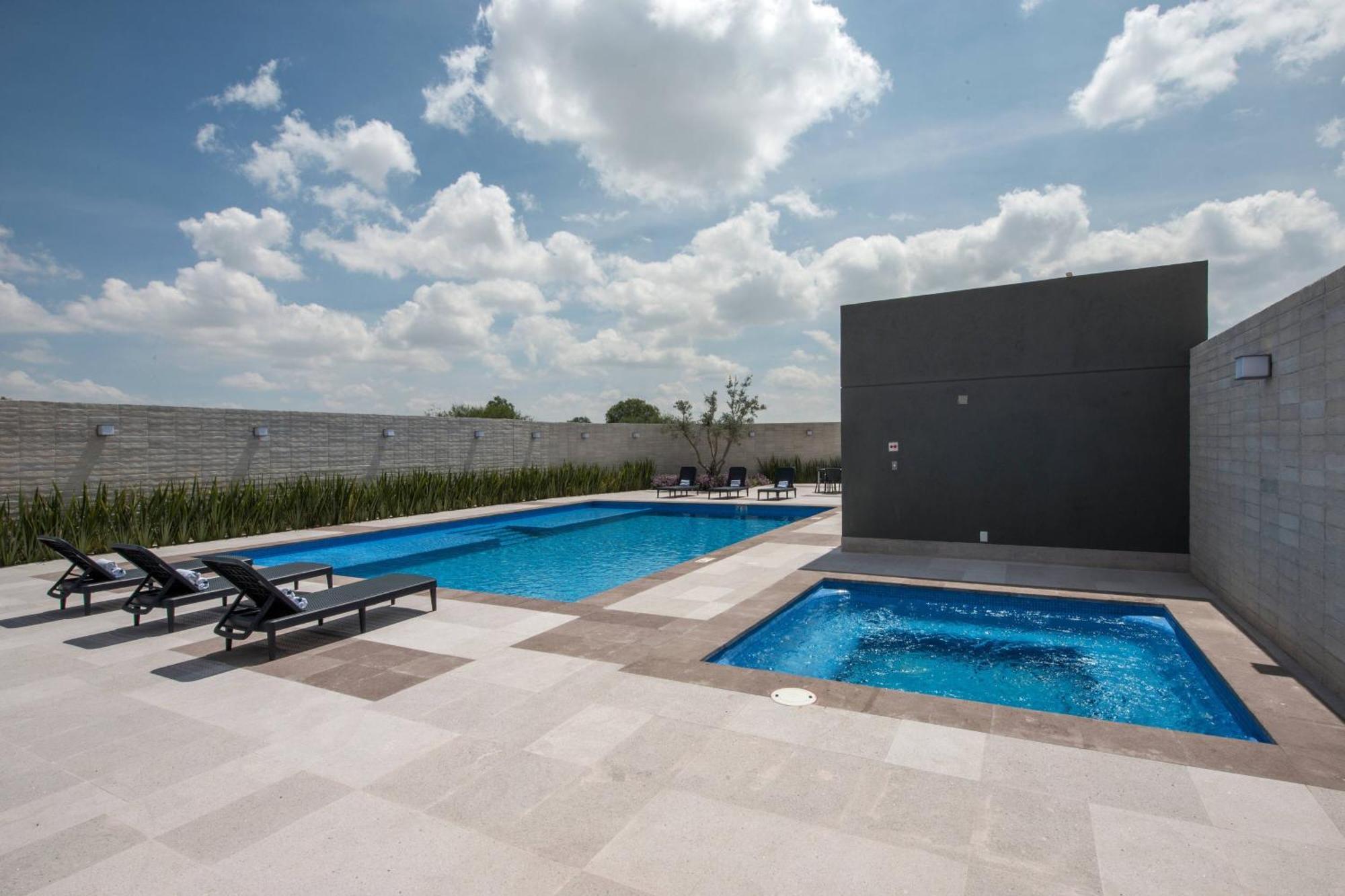 Courtyard by Marriott San Luis Potosi, Los Lagos Exterior foto