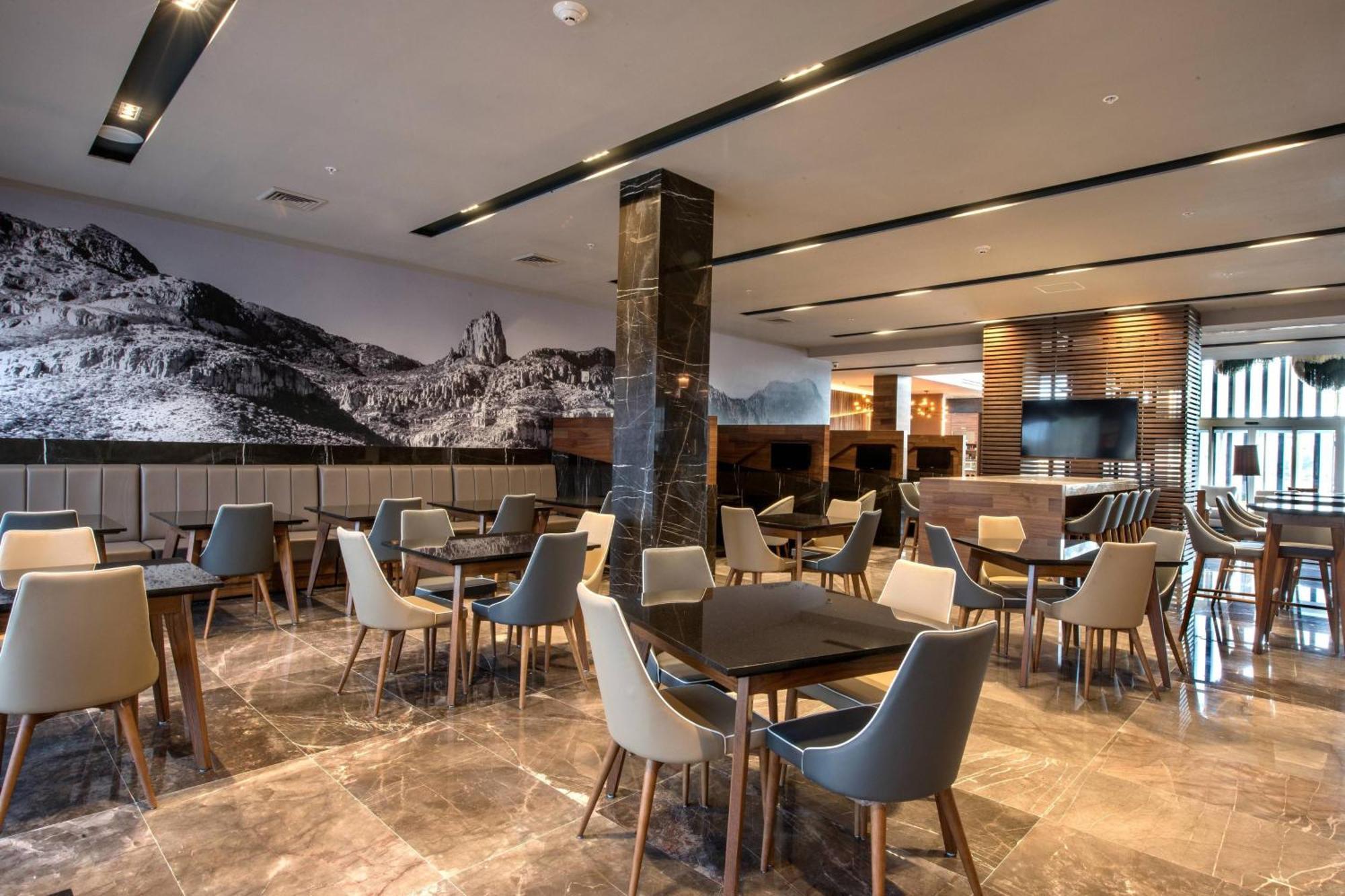 Courtyard by Marriott San Luis Potosi, Los Lagos Exterior foto